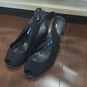 DONALD J. PLINER PEEP TOE BLACK WEDGE SANDALS SIZE 8